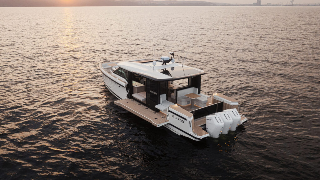 Saxdor 460 GTC yacht exterior with modern indoor outdoor layout